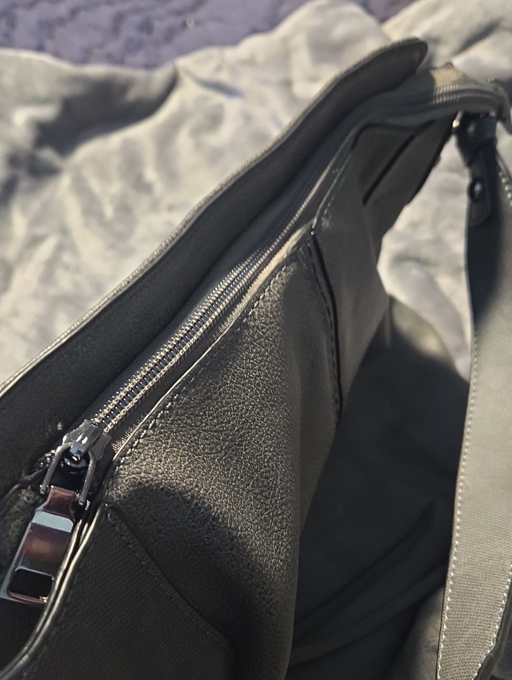 REALER-Hobo Faux Leather Hobo Shoulder Conceal Bag - Picture 13 of 16